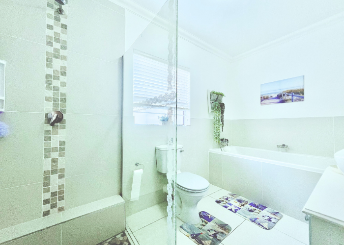 4 Bedroom Property for Sale in The Cove Western Cape